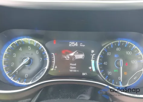 2017 Chrysler Pacifica Touring-L Plus z USA, uszkodzony, nr VIN 2C4RC1EG2HR533186